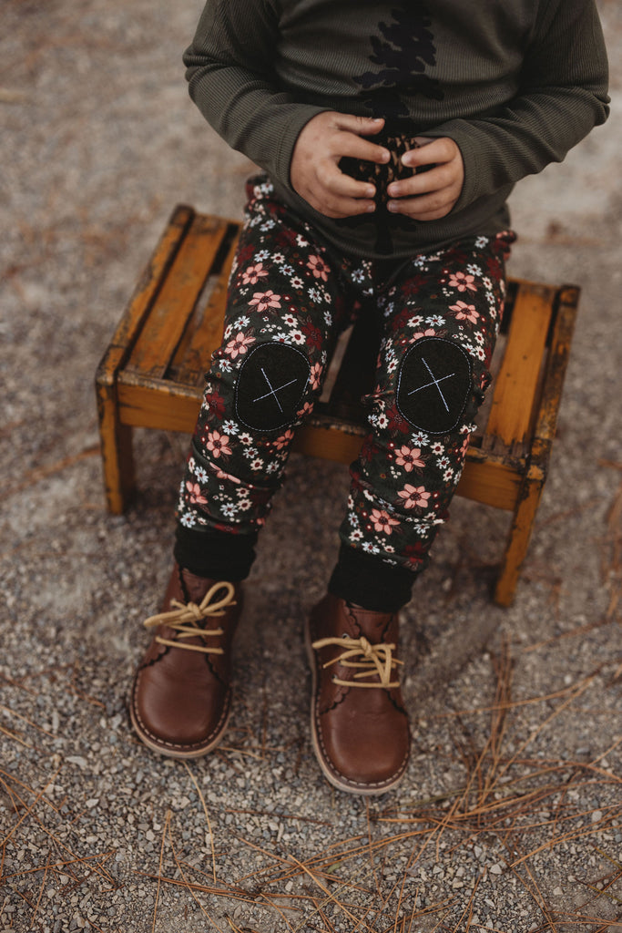 Holiday Floral   |  Adventure Leggings