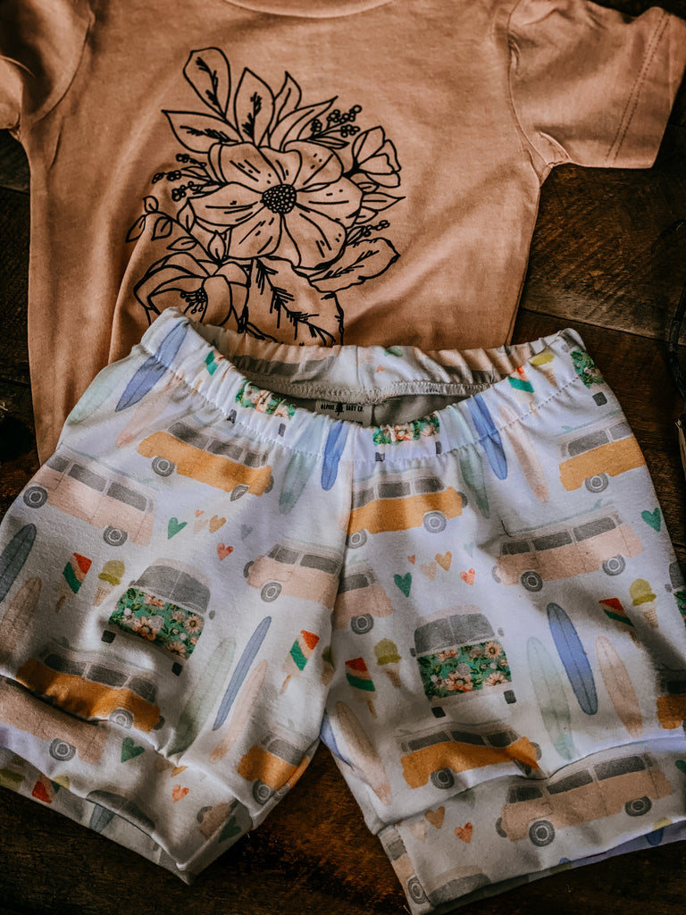 Floral Bouquet  |  Peach Tee