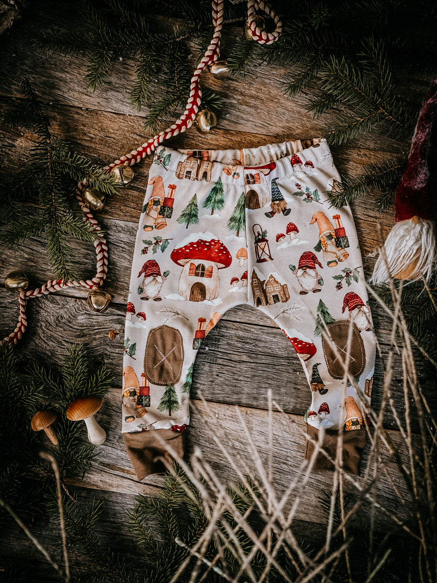 Gnome For Holidays    |  Adventure Leggings