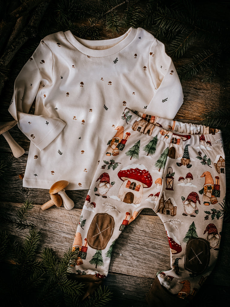 Gnome For Holidays    |  Adventure Leggings